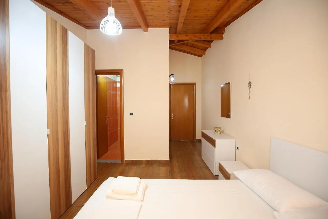 Appartamento Laerti'S Attic Vlorë 0*,